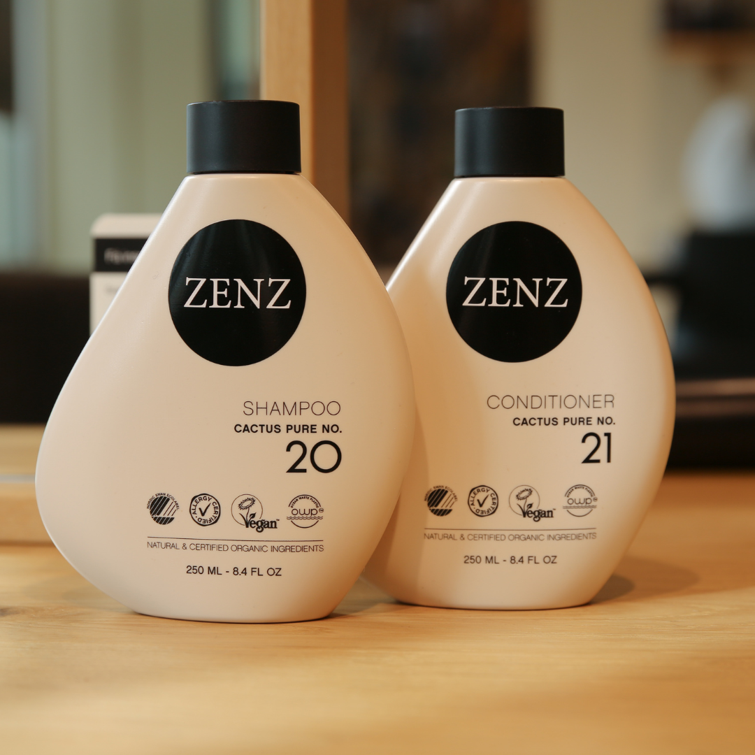 To ZENZ Organic hårprodukter fra kaktusserien udstillet stående på en hylde.