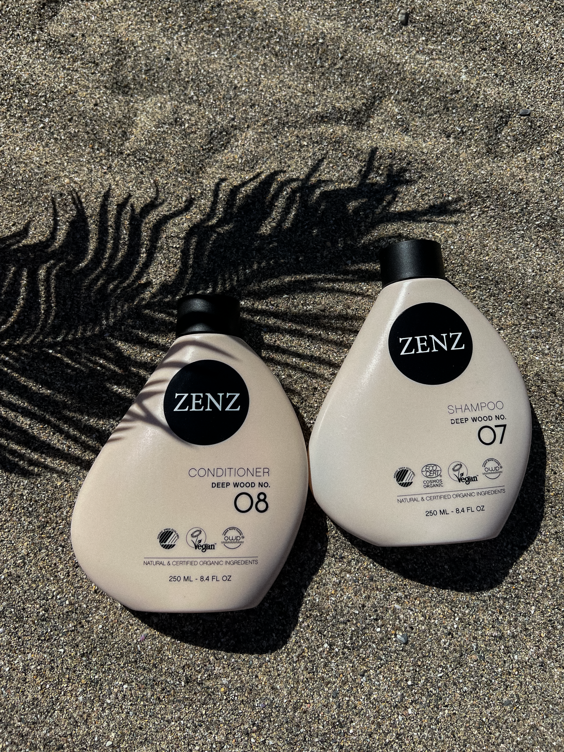 Conditioner og shampoo fra signatur-serien Deep Wood fra ZENZ Organic 