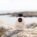Styling Gel Pure no. 13, på en sten, er en plejende stylinggelé til alle hårtyper. Stylinggeléen er uden parfume og derfor særlig velegnet til duftallergikere, gravide og børn. | ZENZ Organic